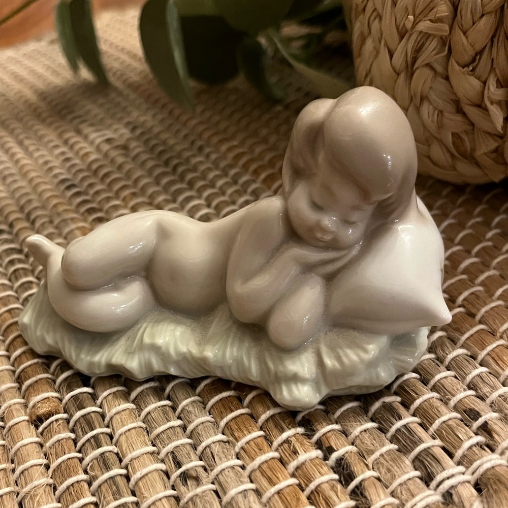 Lladro reclining baby figurine. Vintage from the 70’s